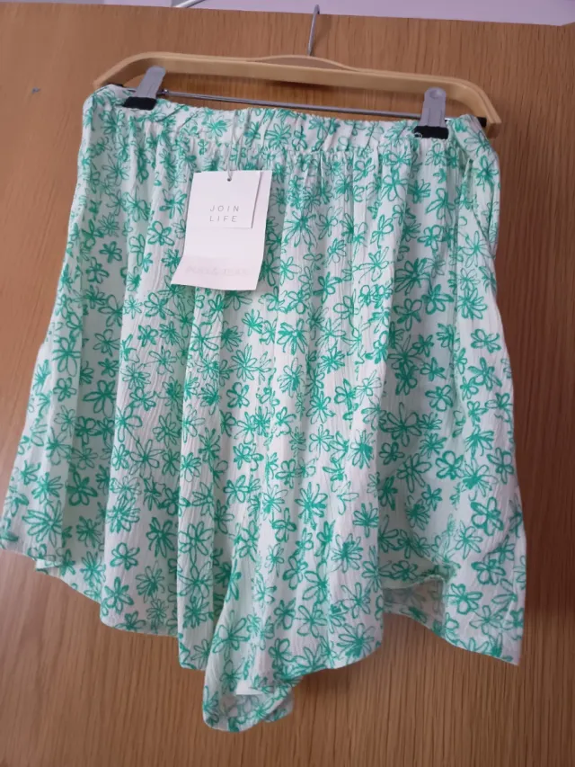 Falda pantalón floral verde y blanco