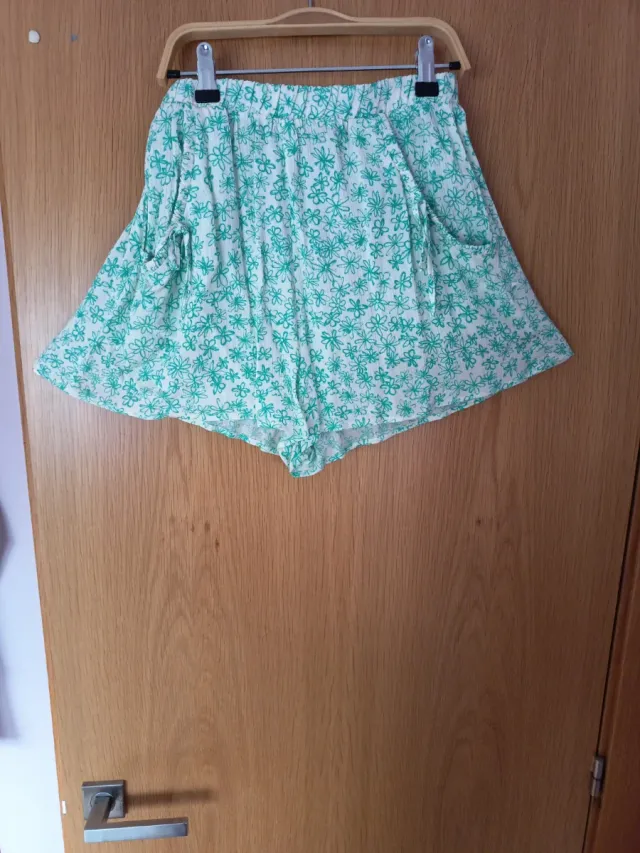 Falda pantalón floral verde y blanco