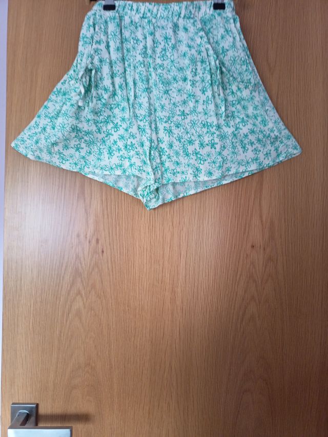 Falda pantalón floral verde y blanco