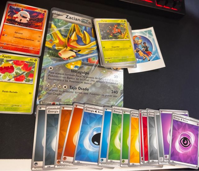 56 cartas con Carta XL Holo de Zacian EX de Paul.
