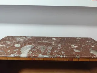 Alacena de madera con puertas de granero