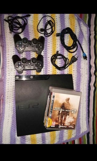 Consola PS3 con 2 mandos y juegos