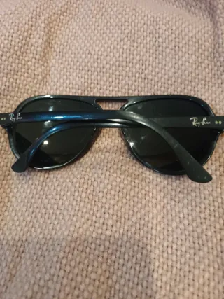 Gafas de sol Ray-Ban negras y grises