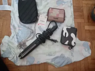 Bolso negro acolchado con cadena