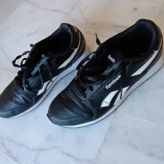 Zapatillas Reebok Negras y Blancas
