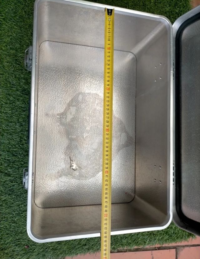 Maleta de aluminio plateada