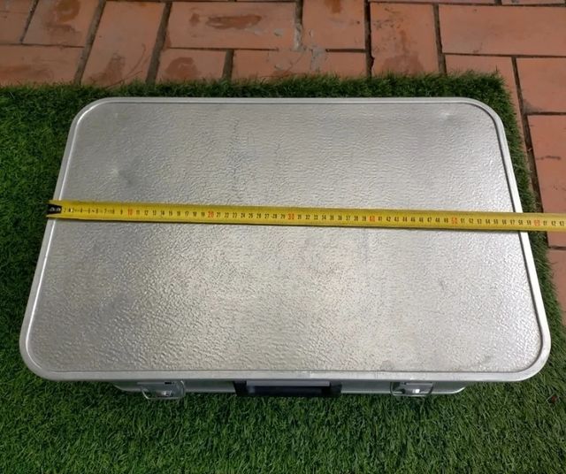 Maleta de aluminio plateada