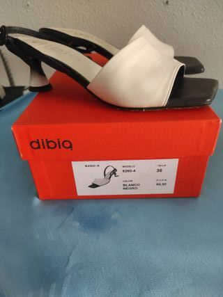 Zapatos/ sandalia de 
Piel Talla 36 Negros y Blanc