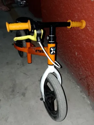 Bicicleta de equilibrio infantil naranja btwin