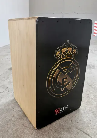 Cajón Flamenco Real Madrid Beta y funda. 