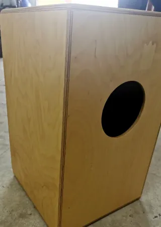 Cajón Flamenco Real Madrid Beta y funda. 