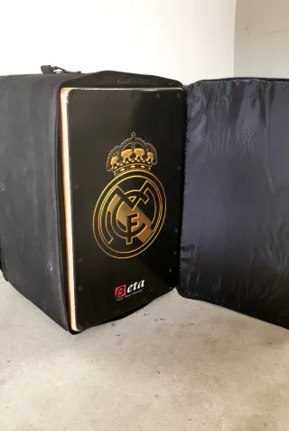 Cajón Flamenco Real Madrid Beta y funda. 