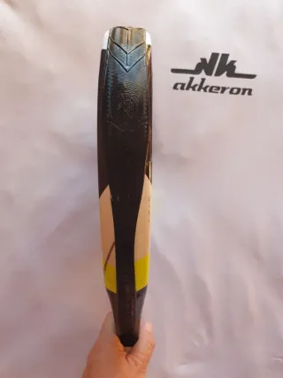 PALA DE PADEL AKKERON COBRA DIABLO CARBON A22.