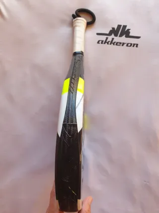 PALA DE PADEL AKKERON COBRA DIABLO CARBON A22.
