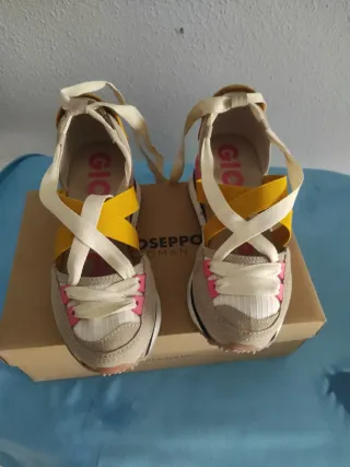 Cuñas Gioseppo mujer beige y amarillo