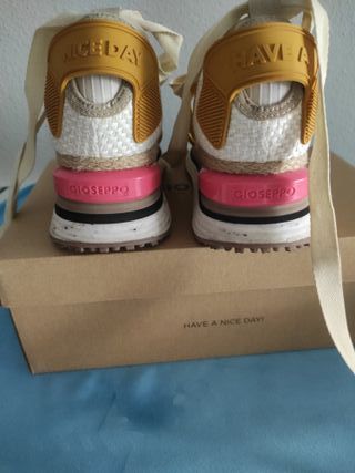 Cuñas Gioseppo mujer beige y amarillo