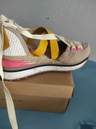 Cuñas Gioseppo mujer beige y amarillo