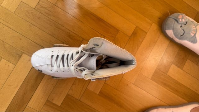 Patines de 4 ruedas seminuevos  precio negociable