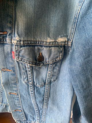 Cazadora Vaquera Levi's Talla M
Es amplia 