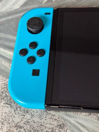 Nintendo Switch OLED blu e rosso