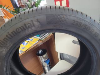 Neumático Continental 235/50 R 18 V