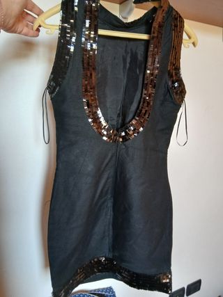 Top nero con paillettes oro