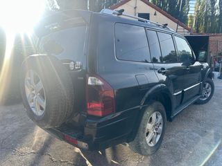 Mitsubishi Montero 2005