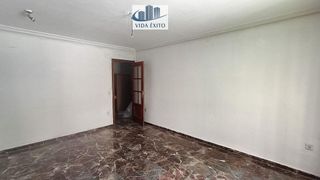 Piso en venta en Linares