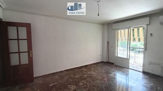 Piso en venta en Linares