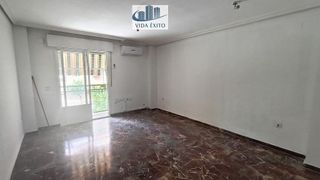 Piso en venta en Linares