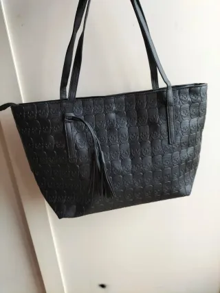 Borsa nera con stampa teschio