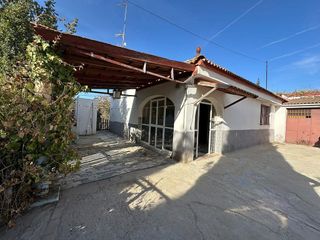 Casa adosada en venta en Utrera