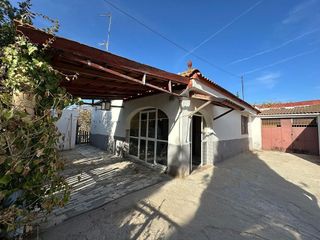 Casa adosada en venta en Utrera