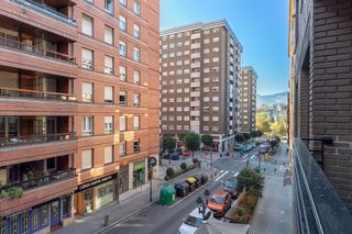 Piso en venta en San Pedro de Deusto-La Ribera en Bilbao