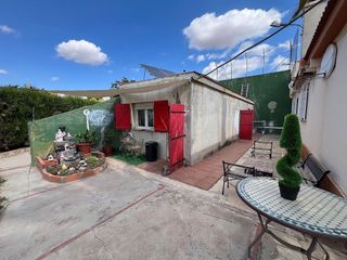 Chalet en venta en Urbanizaciones en Llíria