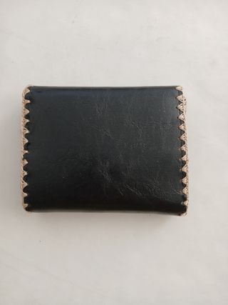 Cartera de piel bordada