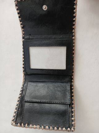 Cartera de piel bordada