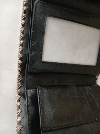 Cartera de piel bordada