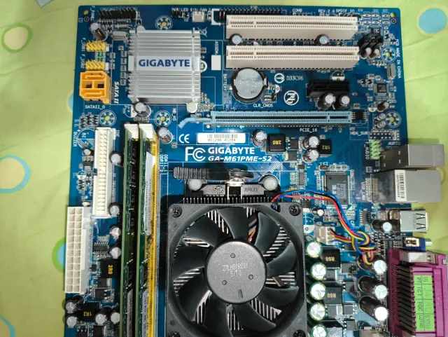 Pack Placa Base Gigabyte GA-M61PME-S2 + CPU + RAM