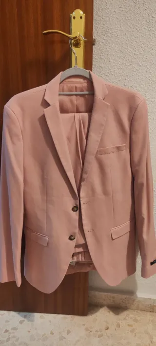 Traje ASOS rosa graduación