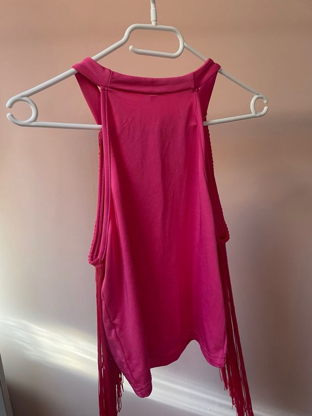 Top tirantes flecos rosa