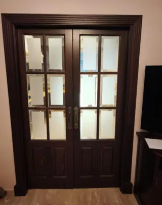Puerta doble madera maciza con cristales biselados