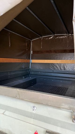 Remolque militar suizo 2000kg