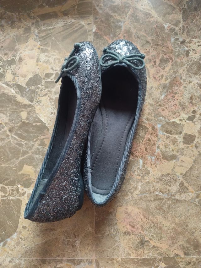 Manoletinas grises con brillos y lazo