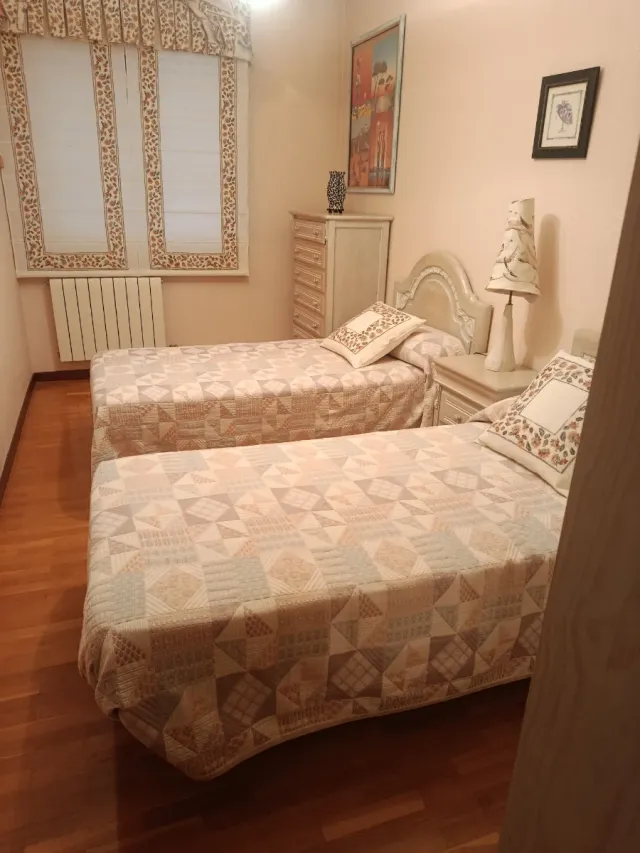 Dormitorio madera decapada, como nuevo