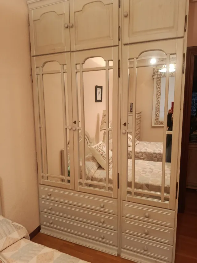 Dormitorio madera decapada, como nuevo