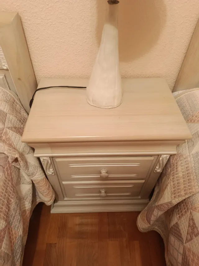 Dormitorio madera decapada, como nuevo