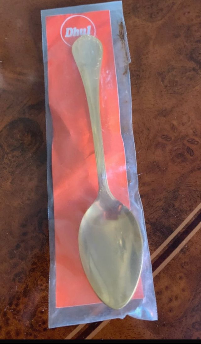 Cuchara bañada en oro