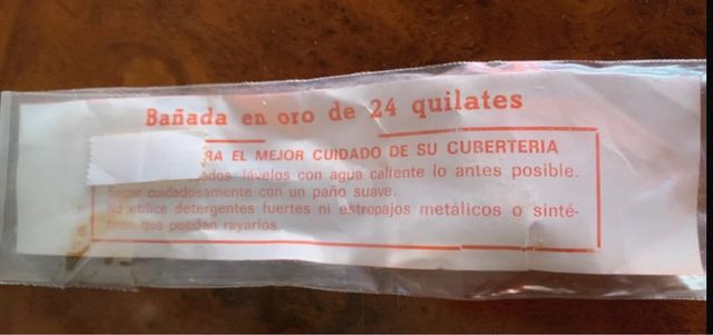 Cuchara bañada en oro