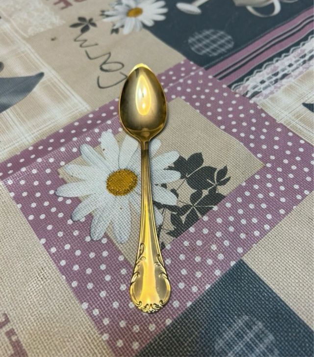 Cuchara bañada en oro